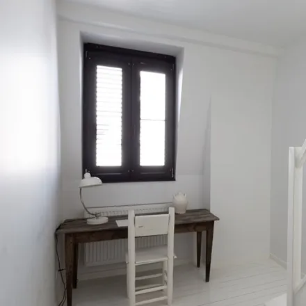 Rent this 5 bed room on Rue Haute - Hoogstraat 85A in 1000 Brussels, Belgium