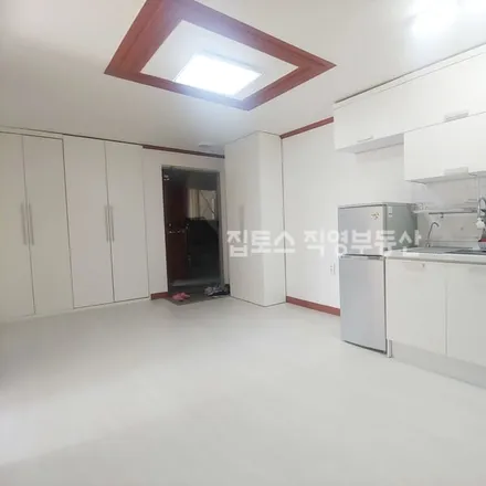Rent this studio apartment on 서울특별시 강남구 역삼동 629-18