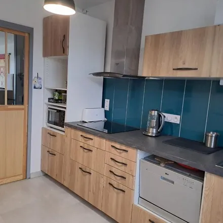 Rent this 2 bed apartment on Banque Populaire Bourgogne Franche-Comté in Boulevard de la Trémouille, 21000 Dijon