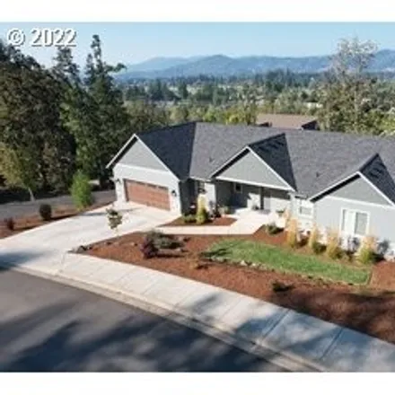 Buy this 3 bed house on 6448 Dogwood Street in Springfield, OR 97478