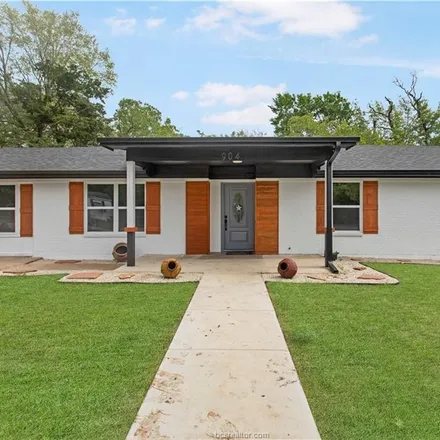 Buy this 4 bed house on 904 Westview Circle in Caldwell, TX 77836