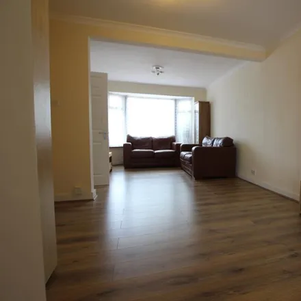 Image 3 - Honeypot Lane, London, HA7 1JR, United Kingdom - Townhouse for rent