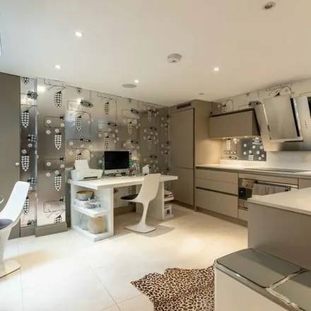 Rent this 4 bed apartment on 8 Milner Street in London, SW3 2PU