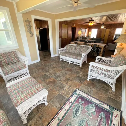 Image 8 - Beach Retreat, Palmetto Boulevard, Edisto Beach, Colleton County, SC 29438, USA - House for sale