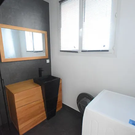 Rent this 3 bed apartment on Hôtel de Ville in Boulevard Jean Jaurès, 95300 Pontoise