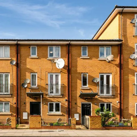 Buy this 4 bed townhouse on 82b Eastway in London, E9 5JF