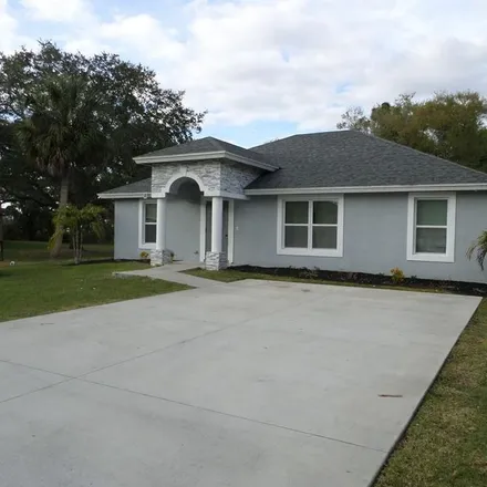 Rent this 3 bed apartment on 1547 Southeast 2nd Street in Okeechobee County, FL 34974