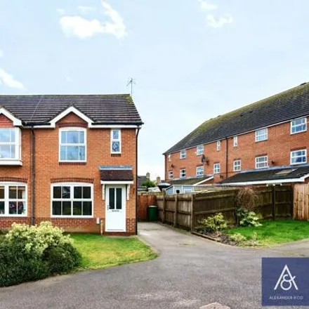 Buy this 2 bed house on Kestrel Crescent in Brackley, NN13 6PX