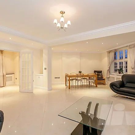 Rent this 3 bed apartment on Harrowby Street in London, W1H 5EQ
