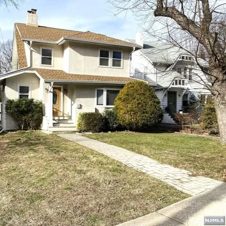 Rent this 4 bed house on 124 Glenwood Avenue in Leonia, Bergen County