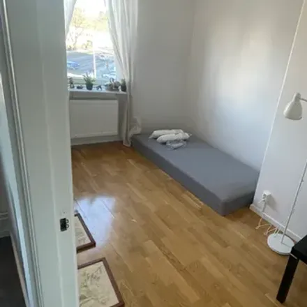Rent this 1 bed room on Kommunalvägen in Huddinge, Sweden