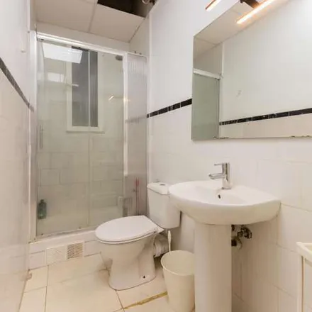 Rent this 5 bed apartment on Plaça de Cánovas del Castillo in 46005 Valencia, Spain