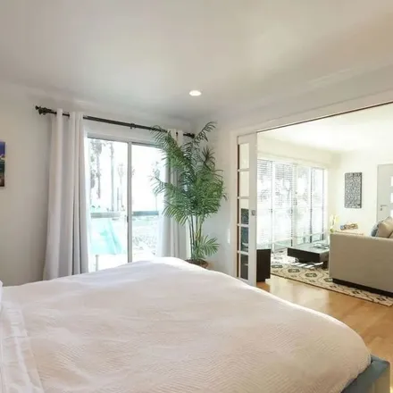 Rent this 1 bed apartment on Bicknell Avenue in Santa Monica, CA 90292