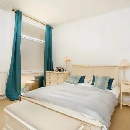 Image 2 - 4 Wilby Mews, London, W11 3NW, United Kingdom - Apartment for rent