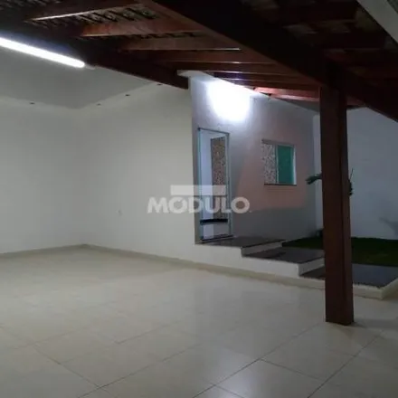 Buy this 3 bed house on unnamed road in Jardim Holanda, Uberlândia - MG