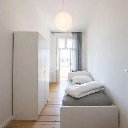 Rent this 4 bed room on Wisbyer Straße 71 in 10439 Berlin, Germany