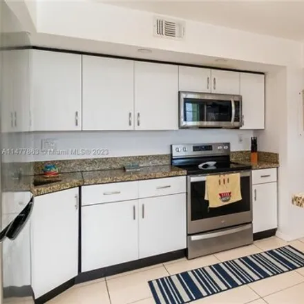 Image 6 - 2050 Canal Drive, San Souci Estates, North Miami, FL 33181, USA - Condo for sale