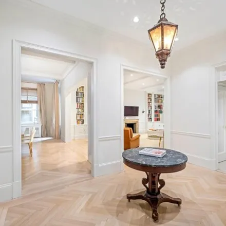 Image 3 - 33 East 70th Street, New York, NY 10021, USA - Townhouse for sale