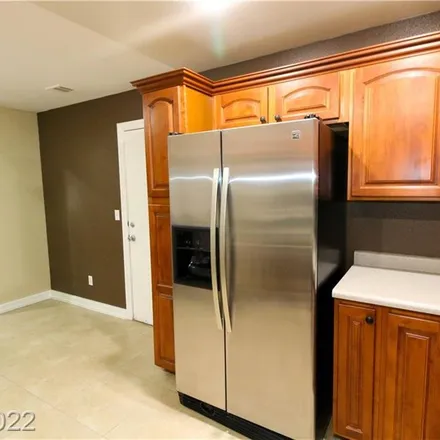 Image 4 - 2072 William Holden Court, Clark County, NV 89142, USA - Townhouse for sale