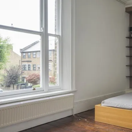 Rent this 2 bed room on WWI memorial in High Road, London