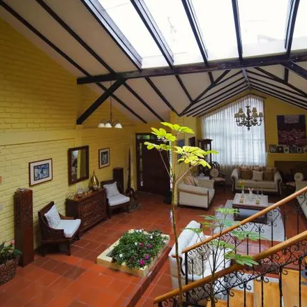 Buy this 4 bed house on Cafenet 10 de Agosto in Avenida 10 de Agosto, 010204