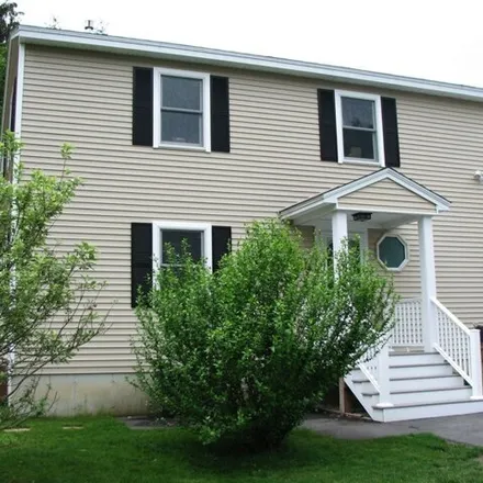 Rent this 2 bed townhouse on 22 Congress Street in Amesbury, MA 01913