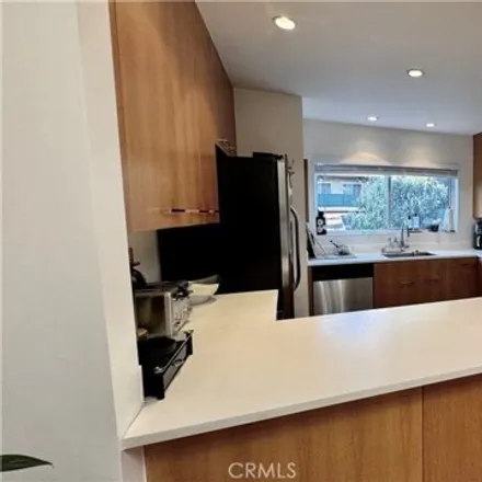 Image 9 - 687 Westmount Drive, West Hollywood, CA 90069, USA - Condo for sale