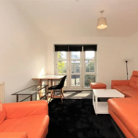 Rent this 3 bed apartment on Hawgood Street in Bromley-by-Bow, London
