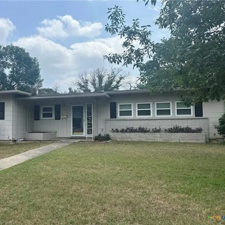 Rent this 3 bed house on 703 E Cedar St in Seguin, Texas