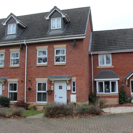 Rent this 3 bed townhouse on Remus Court in Hykeham Moor, LN6 9GZ