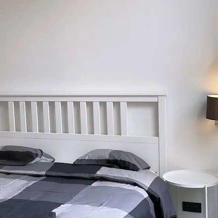 Rent this 2 bed apartment on Brussels European School Ⅰ (Uccle) in Avenue du Vert Chasseur - Groene Jagerslaan 46, 1180 Uccle - Ukkel