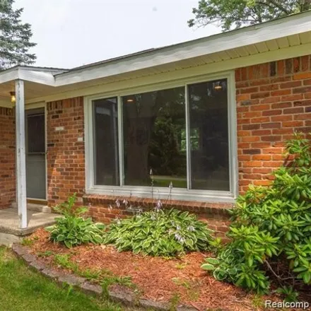 Image 4 - 2736 Candlewick Drive, Orion Charter Township, MI 48359, USA - House for rent