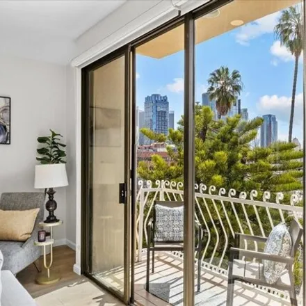 Image 4 - 10419 Eastborne Avenue, Los Angeles, CA 90024, USA - Condo for sale