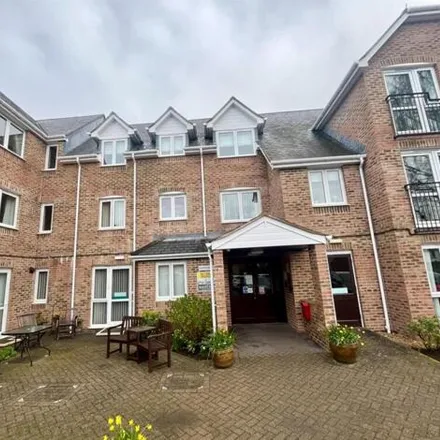 Rent this 2 bed duplex on unnamed road in Taunton, TA1 1TL