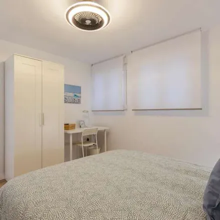 Rent this 4 bed apartment on Carrer del Comte de Lumiares in 40, 46019 Valencia