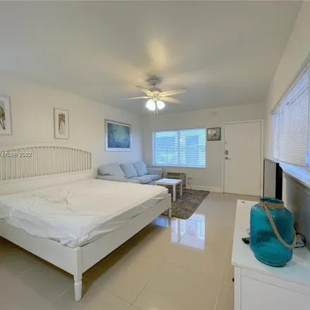 Image 2 - 7715 Harding Avenue, Miami Beach, FL 33141, USA - Apartment for rent