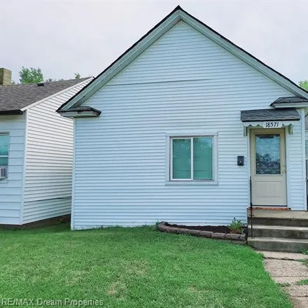 Buy this 2 bed house on 18571 Riverview Street in Riverview, MI 48193