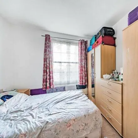 Image 7 - Pembury Close, London, E5 8JP, United Kingdom - Apartment for sale