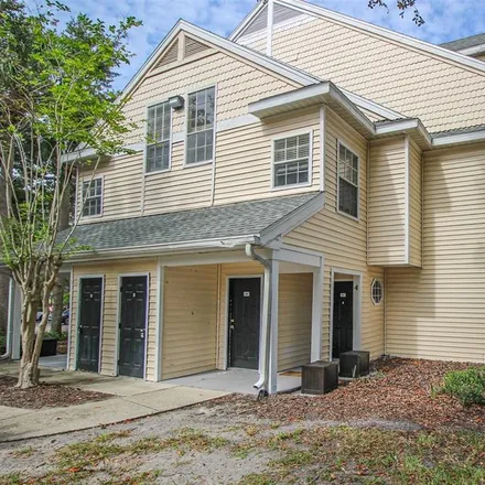 Buy this 2 bed loft on 3000 Bentley Drive in Palm Harbor, FL 34684