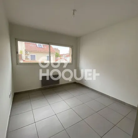 Rent this 3 bed apartment on 6 Rue granon in 13004 Marseille, France