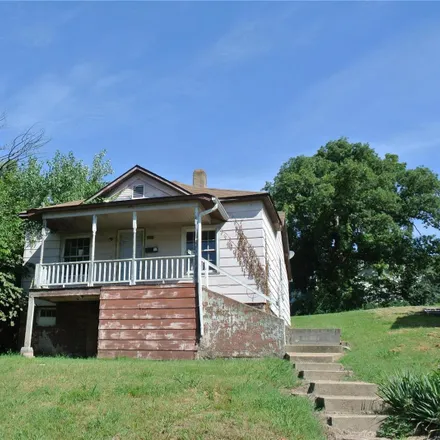 Buy this 2 bed house on 1311 Forest Lane in Poplar Bluff, MO 63901