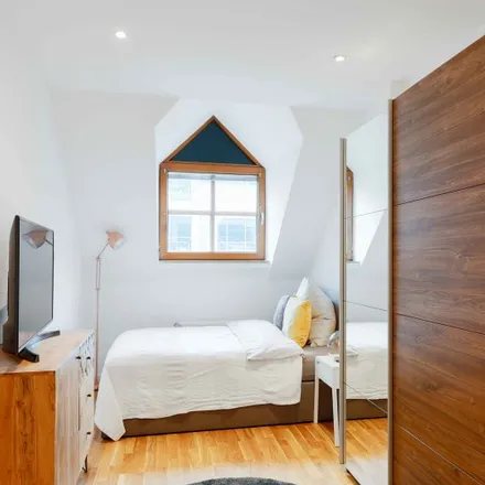 Rent this 6 bed room on Dreikönigsstraße 4 in 60594 Frankfurt, Germany