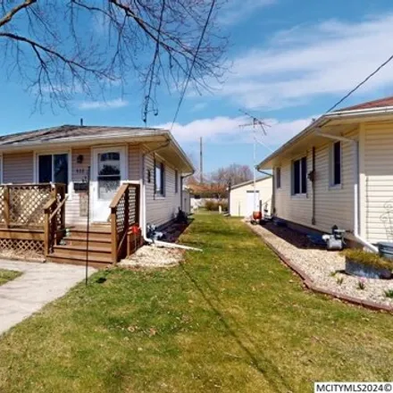 Buy this 3 bed house on 450 28th Street Southwest in Mason City, IA 50401