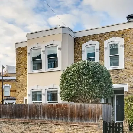 Rent this 3 bed apartment on Wyatt Road in London, N5 2JT