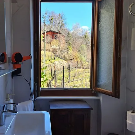 Rent this 2 bed house on Cimitero di Camedo in Cortes, Ribellasca