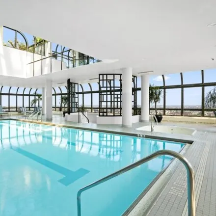 Image 7 - 530 East 76th Street, New York, NY 10021, USA - Condo for sale