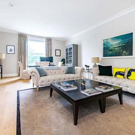 Rent this 3 bed apartment on St Anns Road in London, W11 4ST