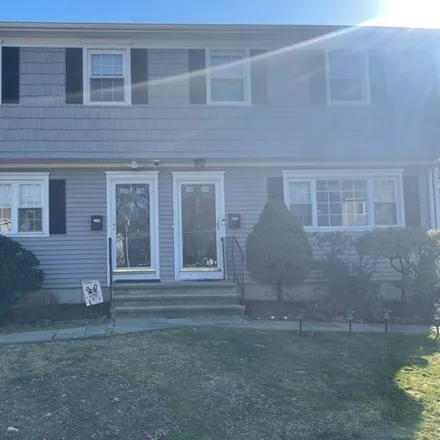 Rent this 3 bed townhouse on 73 Rodgers Road in Fairfield, CT 06824