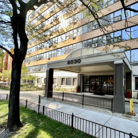 Image 2 - Sheridan Towers, 6030 North Sheridan Road, Chicago, IL 60660, USA - House for sale