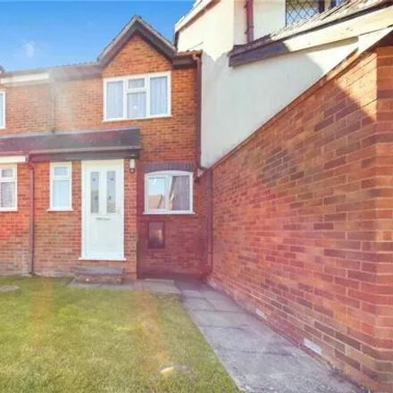 Rent this 2 bed townhouse on Finch Close in Tadley, RG26 3YJ